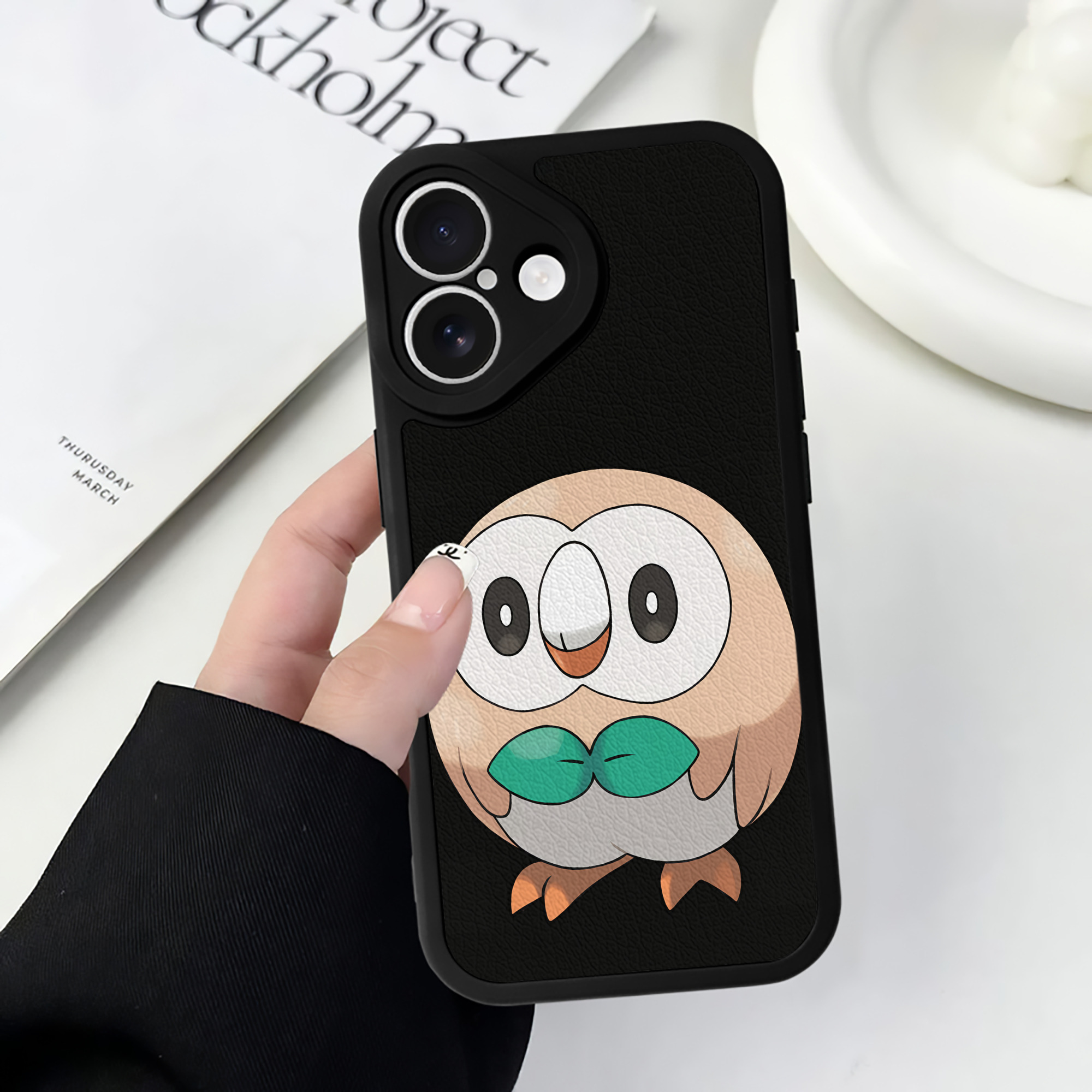 （画像用） ポケットモンスター Pokémon 【iPhone 16シリーズ対応】シリコンスマホケース（レザー調） 材質：シリコン